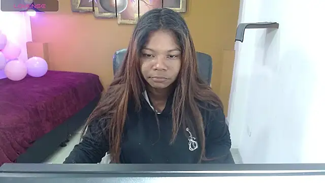 Snapshot of Laurizolson chatting on 10, 12, 2024 Laurizolson online show from 10, 12, 2024