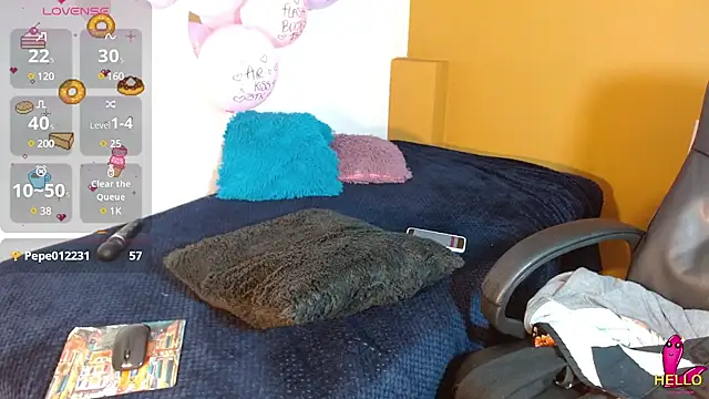 Snapshot of Laurizolson chatting on 11, 12, 2024 Laurizolson online show from 11, 12, 2024