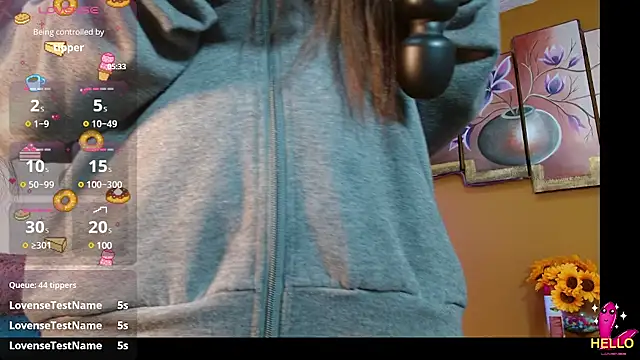 Snapshot of Laurizolson chatting on 12, 12, 2024 Laurizolson online show from 12, 12, 2024