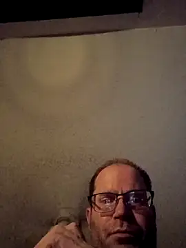 Snapshot of crazycam619 chatting on 4, 12, 2025 crazycam619 online show from 4, 12, 2025