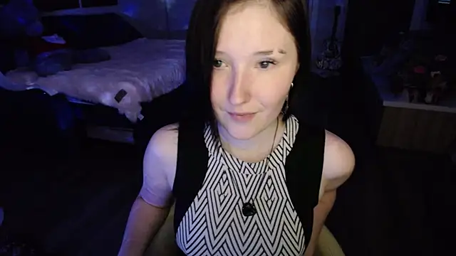 Snapshot of Kira_Bakker chatting on 2, 10, 2025 Kira Bakker online show from 2, 10, 2025