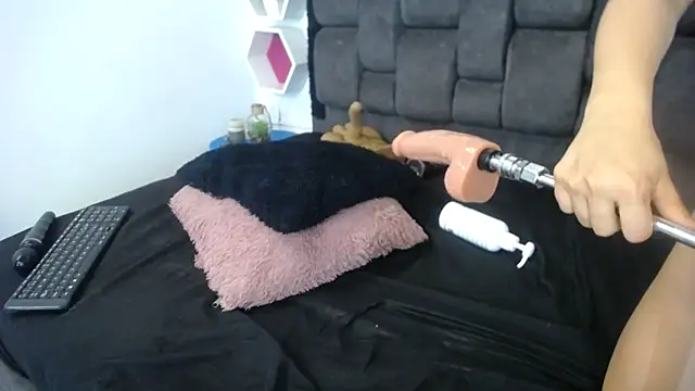 Emma Evelyn online show from 22, 12, 2024