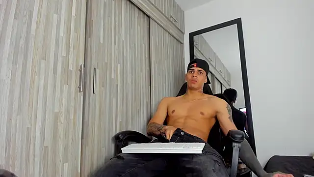 Snapshot of Ak_Gil chatting on 5, 10, 2025 Ak Gil online show from 5, 10, 2025