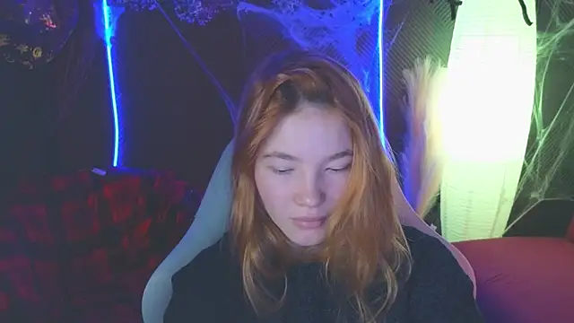 Snapshot of erikabrian chatting on 2, 11, 2025 erikabrian online show from 2, 11, 2025