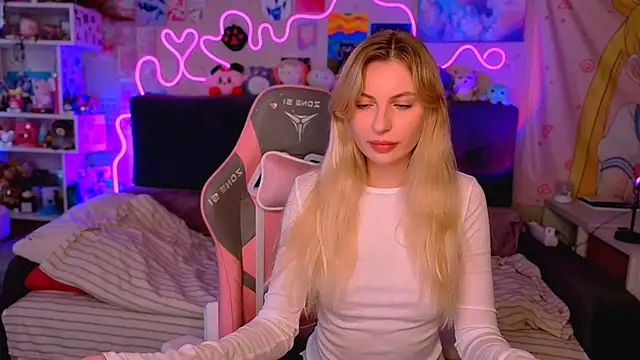 Snapshot of Maria_Hunt chatting on 15, 10, 2025 Maria Hunt online show from 15, 10, 2025