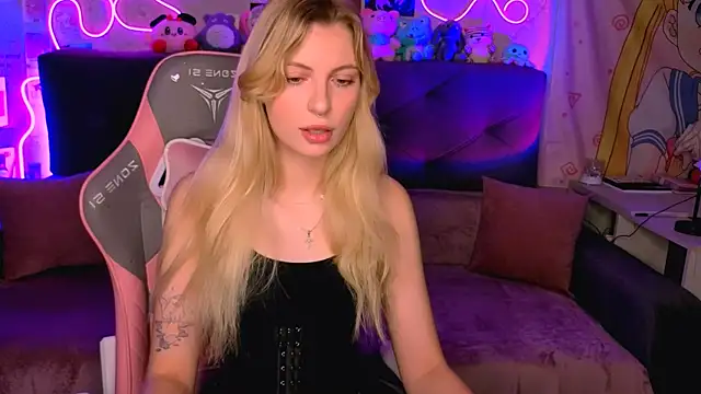 Snapshot of Maria_Hunt chatting on 22, 10, 2025 Maria Hunt online show from 22, 10, 2025