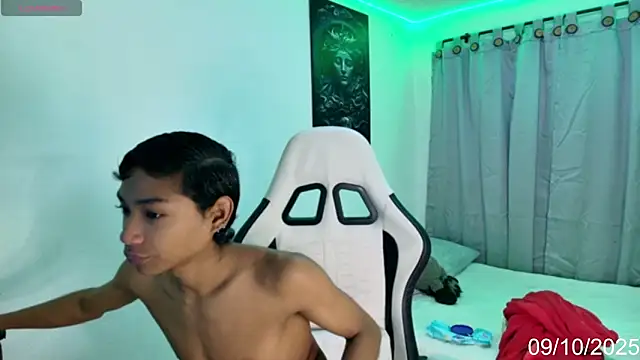 Snapshot of alejo_cute chatting on 9, 10, 2025 alejo cute online show from 9, 10, 2025