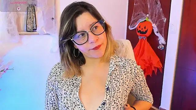 Chanelll Taylorr  online show from 27, 10, 2025