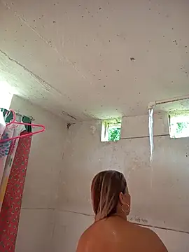 Snapshot of natally_ross21 chatting on 21, 10, 2025 natally ross21 online show from 21, 10, 2025