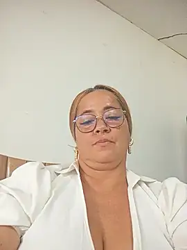 Snapshot of natally_ross21 chatting on 25, 10, 2025 natally ross21 online show from 25, 10, 2025