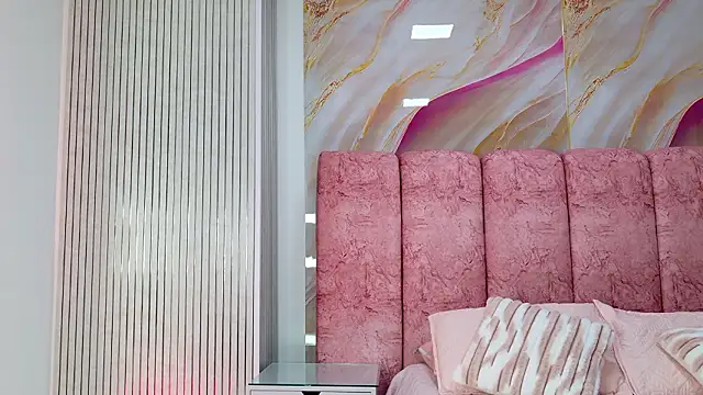 kendal rossi online show from 4, 2, 2026