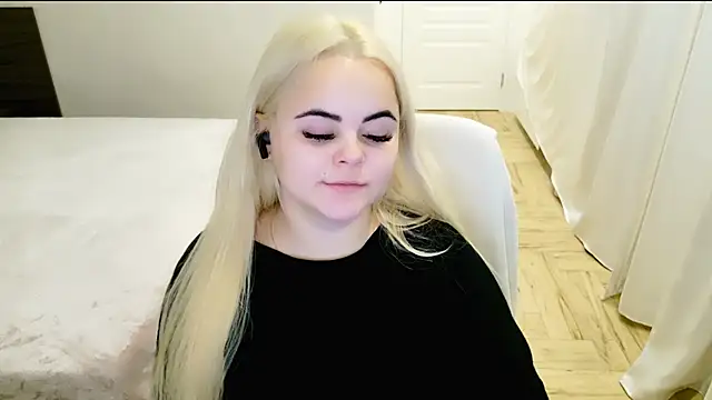 Snapshot of lovely-eyes chatting on 10, 12, 2024 lovely-eyes online show from 10, 12, 2024