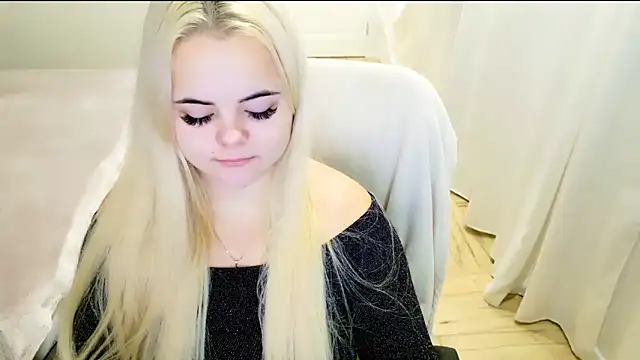 Snapshot of lovely-eyes chatting on 30, 12, 2024 lovely-eyes online show from 30, 12, 2024