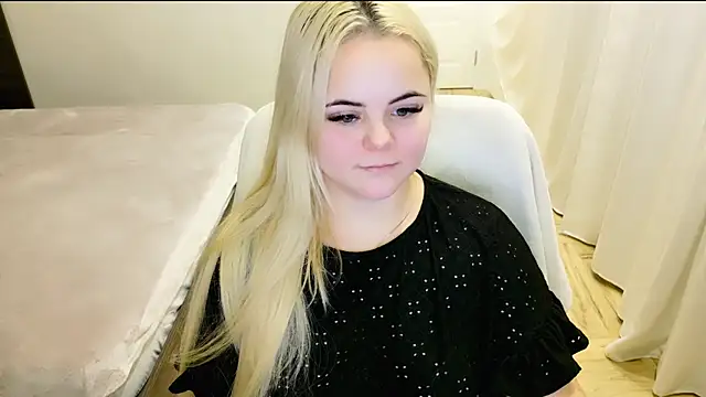 Snapshot of lovely-eyes chatting on 3, 1, 2025 lovely-eyes online show from 3, 1, 2025