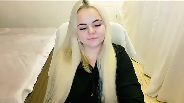 Snapshot of lovely-eyes chatting on 5, 1, 2025 lovely-eyes online show from 5, 1, 2025