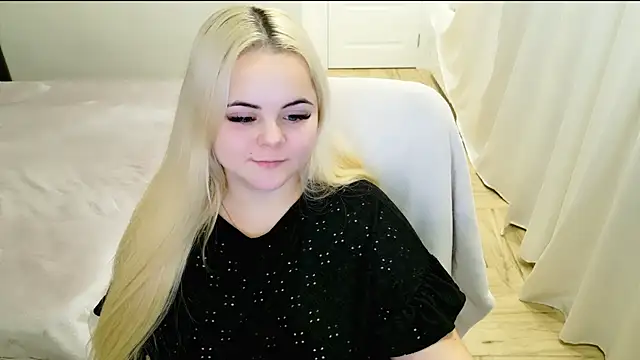 Snapshot of lovely-eyes chatting on 5, 1, 2025 lovely-eyes online show from 5, 1, 2025