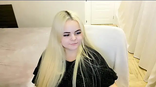 Snapshot of lovely-eyes chatting on 7, 1, 2025 lovely-eyes online show from 7, 1, 2025