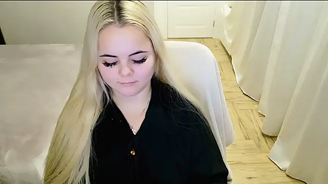 Snapshot of lovely-eyes chatting on 12, 1, 2025 lovely-eyes online show from 12, 1, 2025