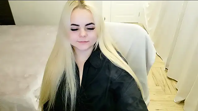 Snapshot of lovely-eyes chatting on 1, 2, 2025 lovely-eyes online show from 1, 2, 2025