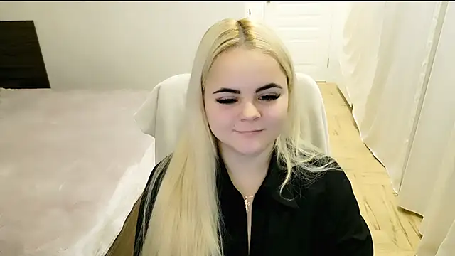 Snapshot of lovely-eyes chatting on 1, 2, 2025 lovely-eyes online show from 1, 2, 2025