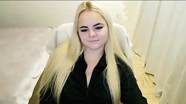 Snapshot of lovely-eyes chatting on 1, 2, 2025 lovely-eyes online show from 1, 2, 2025