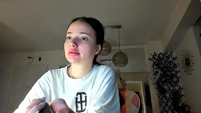 Snapshot of IreneVON chatting on 6, 3, 2026 IreneVON online show from 6, 3, 2026