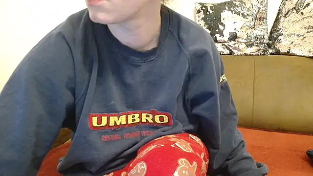 Snapshot of Jasmin-White chatting on 6, 3, 2025 Jasmin-White online show from 6, 3, 2025