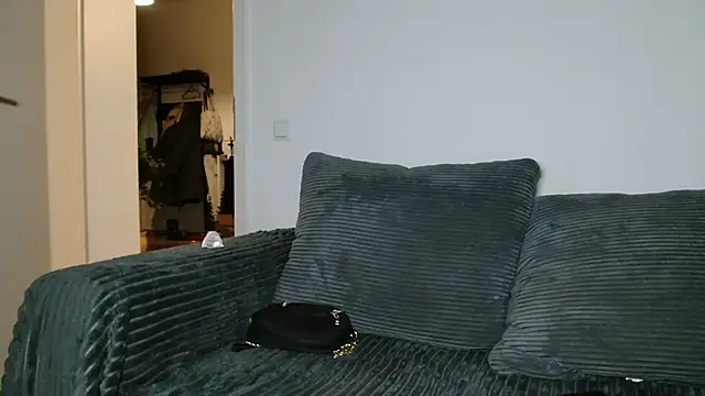 Snapshot of Jasmin-White chatting on 21, 10, 2025 Jasmin-White online show from 21, 10, 2025