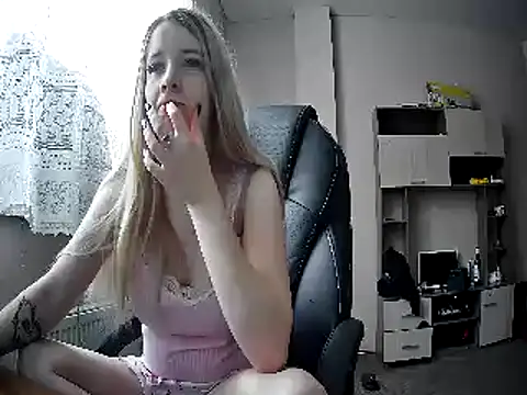 Snapshot of ViolaCandy chatting on 2, 12, 2024 ViolaCandy online show from 2, 12, 2024