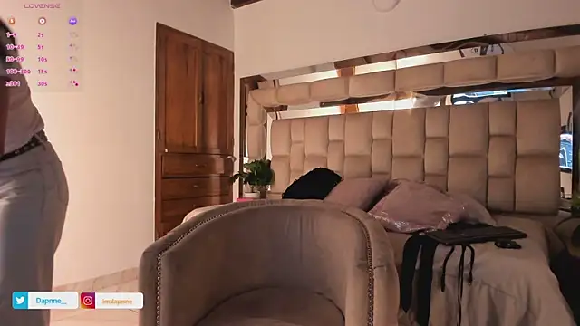 Dapnne  online show from 23, 10, 2025