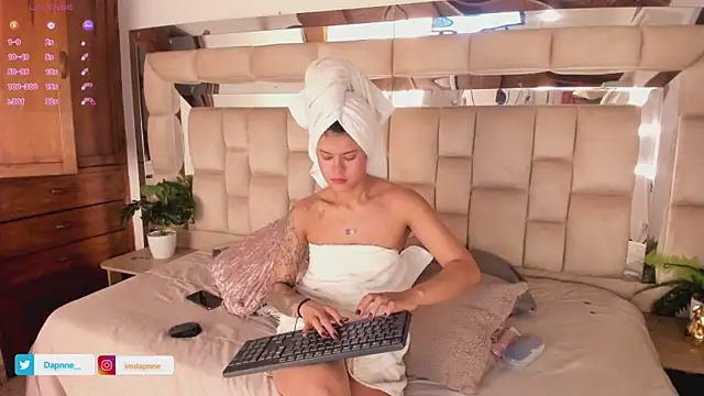 Dapnne  online show from 30, 10, 2025