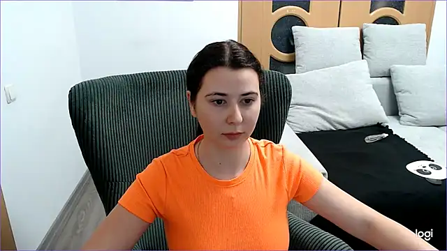 VioletaFlower7 online show from 5, 1, 2026