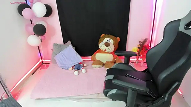 Snapshot of zoesullivan chatting on 7, 12, 2024 zoesullivan online show from 7, 12, 2024