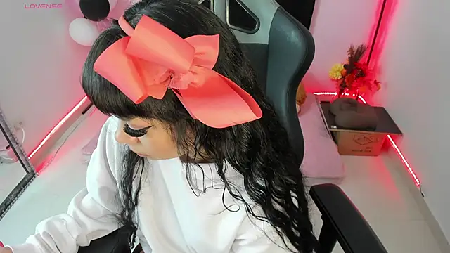 Snapshot of zoesullivan chatting on 20, 12, 2024 zoesullivan online show from 20, 12, 2024