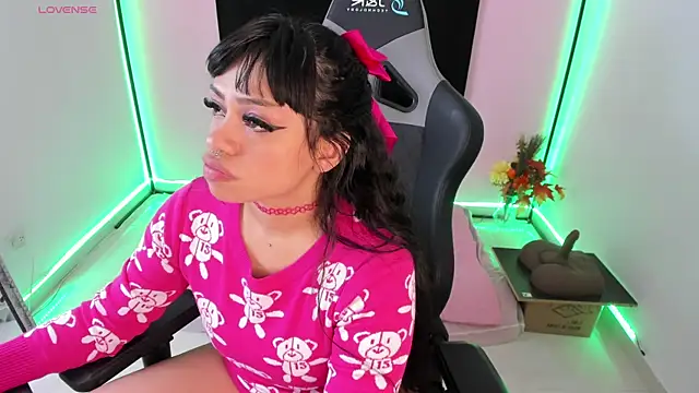 Snapshot of zoesullivan chatting on 30, 12, 2024 zoesullivan online show from 30, 12, 2024