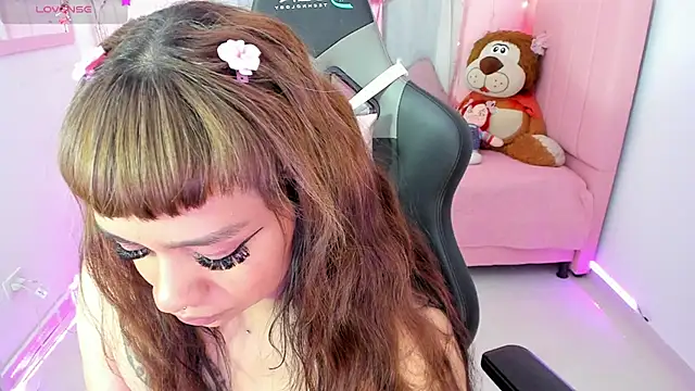Snapshot of zoesullivan chatting on 10, 9, 2025 zoesullivan online show from 10, 9, 2025
