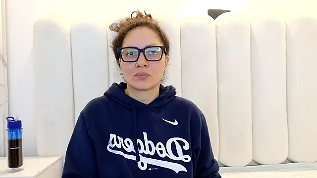 Juliabadlee online show from 3, 2, 2026