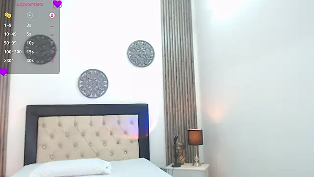 Snapshot of Julieta_De_Los_Angeles chatting on 19, 12, 2024 Julieta De Los Angeles online show from 19, 12, 2024