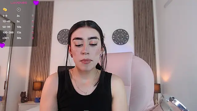 Snapshot of Julieta_De_Los_Angeles chatting on 28, 12, 2024 Julieta De Los Angeles online show from 28, 12, 2024