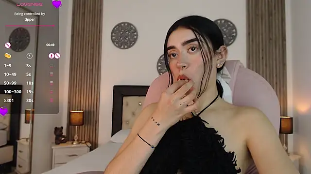 Snapshot of Julieta_De_Los_Angeles chatting on 7, 1, 2025 Julieta De Los Angeles online show from 7, 1, 2025
