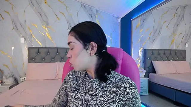 Snapshot of Julieta_De_Los_Angeles chatting on 21, 2, 2025 Julieta De Los Angeles online show from 21, 2, 2025