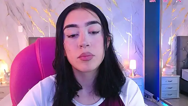 Snapshot of Julieta_De_Los_Angeles chatting on 11, 3, 2025 Julieta De Los Angeles online show from 11, 3, 2025