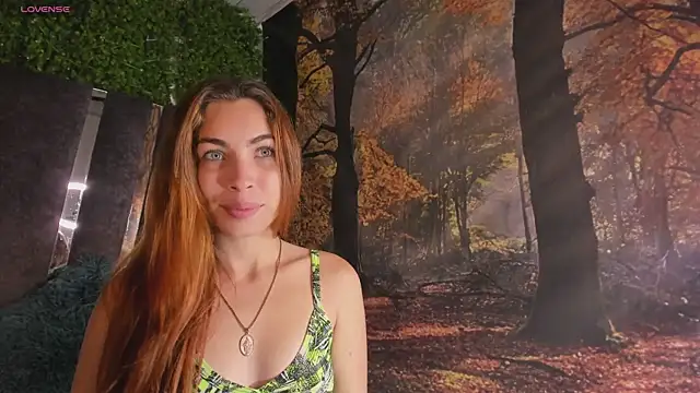 Mia Parissi online show from 4, 1, 2025