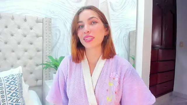 Mia Parissi online show from 11, 1, 2025
