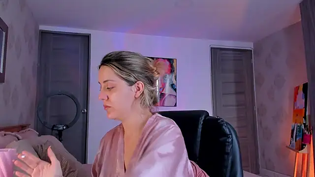 Snapshot of martinaaricci chatting on 4, 12, 2024 martinaaricci online show from 4, 12, 2024