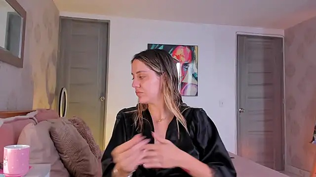 Snapshot of martinaaricci chatting on 12, 12, 2024 martinaaricci online show from 12, 12, 2024