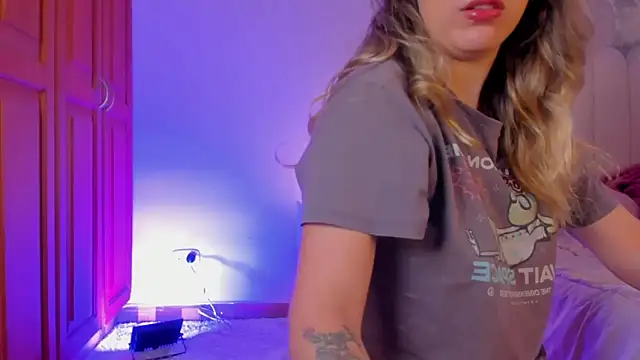 Snapshot of martinaaricci chatting on 30, 10, 2025 martinaaricci online show from 30, 10, 2025