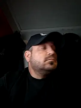 Snapshot of Futacisu chatting on 28, 10, 2025 Futacisu online show from 28, 10, 2025