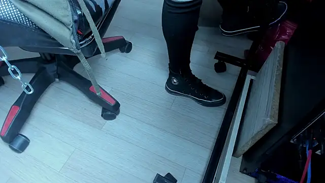 selene red  online show from 13, 10, 2025