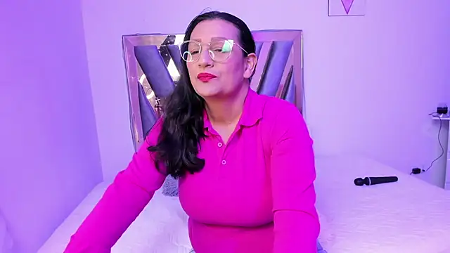 Victoria Red01 online show from 3, 12, 2024